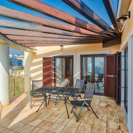 Tiara Villa *