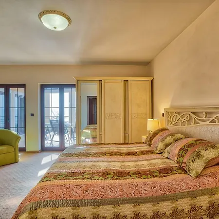 Villa Tiara *