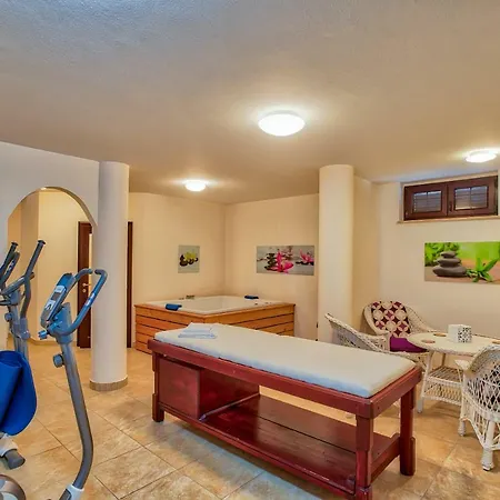 Tiara Villa