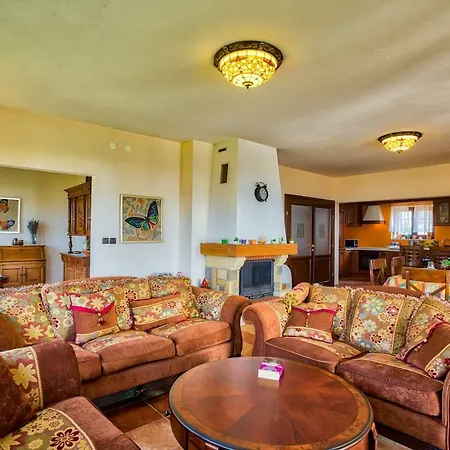 Tiara Villa *