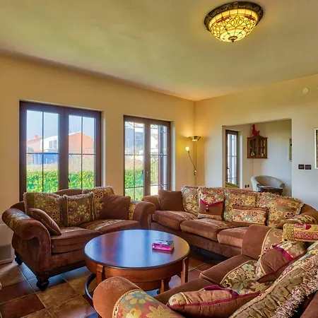 Tiara Villa