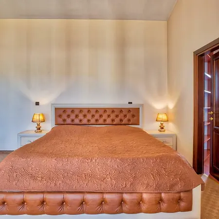 Tiara Villa *