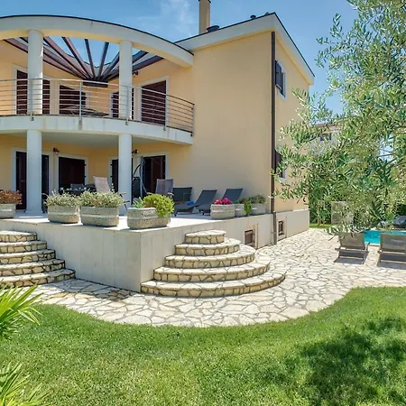Villa Tiara *
