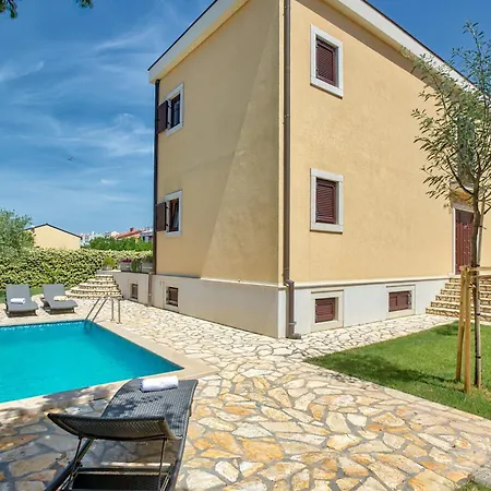 Tiara Villa *